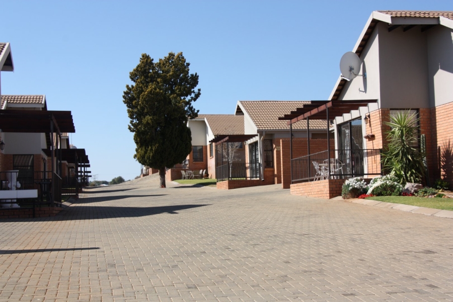 2 Bedroom Property for Sale in Langenhovenpark Free State